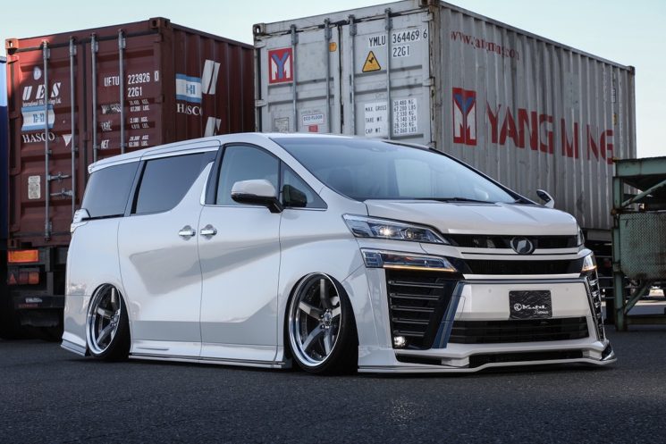 Kuhl ヴェルファイア ゴールデンアイズ アルファード タイプゴールド特別仕様車 発売開始 Kuhl各店舗では Kuhlpremiumエアロパーツ Verz Wheels装着のお得な新車コンプリートカー販売もスタート ヴェルファイア 編 Kuhl片岡より