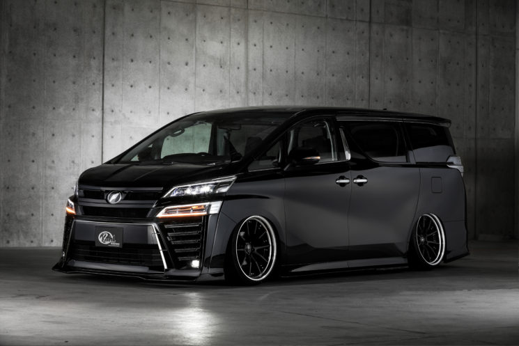 Kuhl ヴェルファイア ゴールデンアイズ アルファード タイプゴールド特別仕様車発売開始 Kuhl各店舗では Kuhlpremiumエアロパーツ Verz Wheels装着のお得な 新車コンプリートカー販売もスタート ヴェルファイア編 Kuhl片岡より