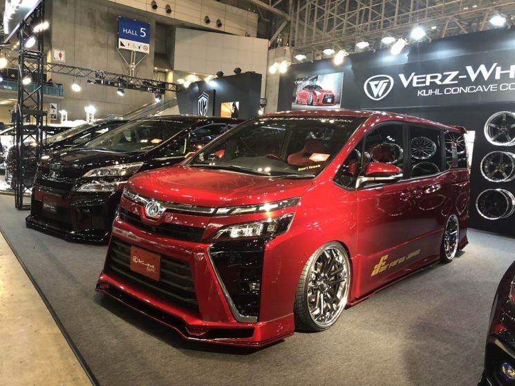 Kuhl 大阪オートメッセ２０２０ Kuhlracingｰjapan出展予定車両 のご紹介 後編 R35gt R スイフトスポーツ アルファード2台 Voxy Rav4 C Hrの合計7台出展 コンプリートカー販売 エアロ ホイールなど大商談会も開催 Kuhl片岡より