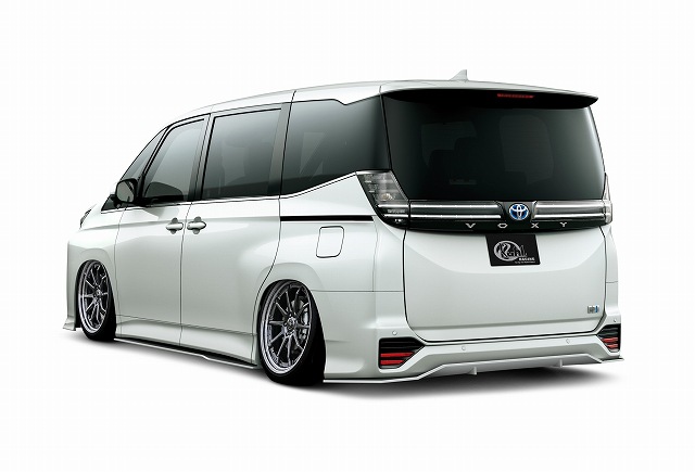 Kuhl 新型90voxy Noahヴォクシー ノア カスタム エアロ開発スタート まずはローダウンと19インチホイールインストール エアロ開発もスタート 新車コンプリートカーも販売中 Kuhl片岡より